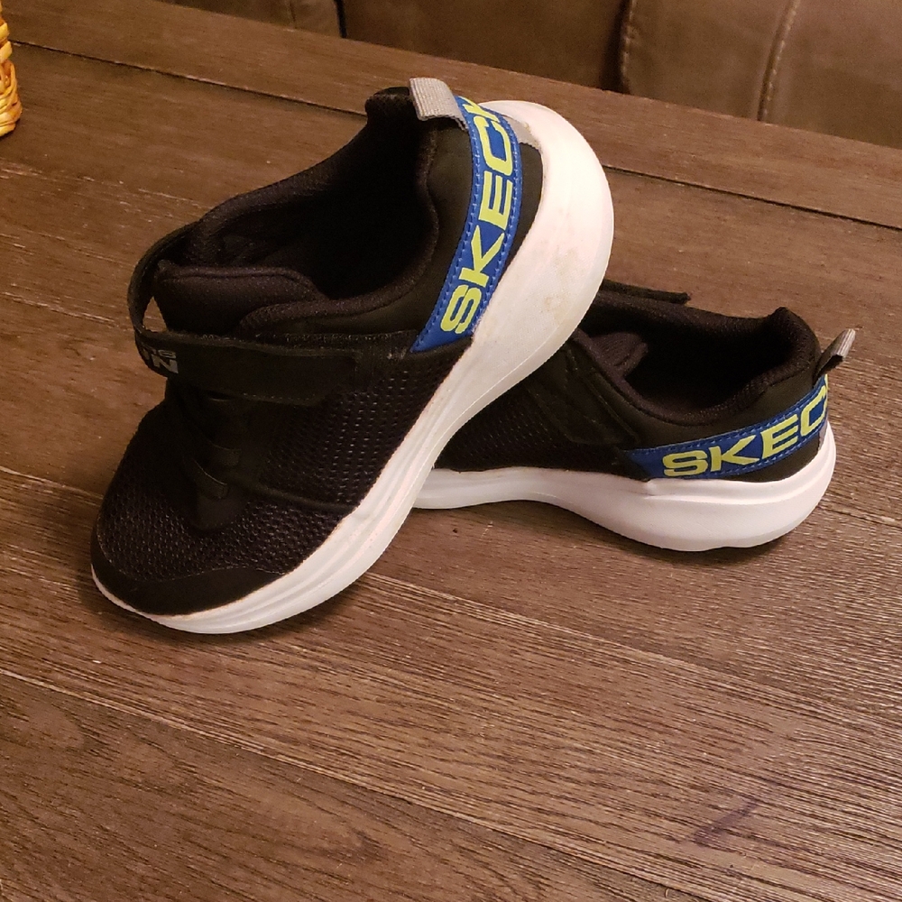 Skechers Kids Black and White Go Run Sneakers Size 2